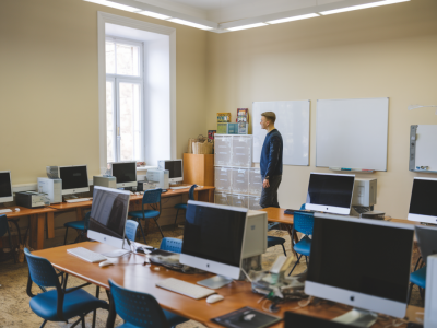 Comment mettre en place un plan municipal en 18 mois pour former 300 techniciens cyber et sécuriser les hôpitaux régionaux?