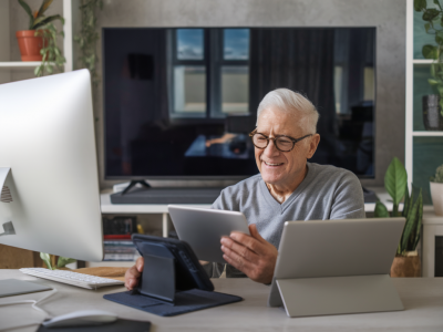 Comment réduire la fracture numérique des seniors sans créer de dépendance technologique